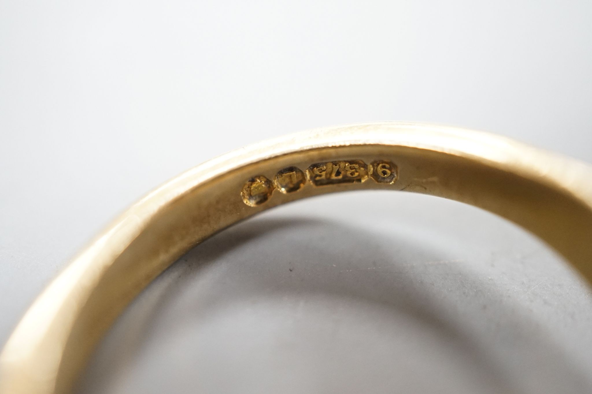 Two 9ct gold signet rings, both with engraved monograms, sizes R/S & S, gross 14.7 grams.